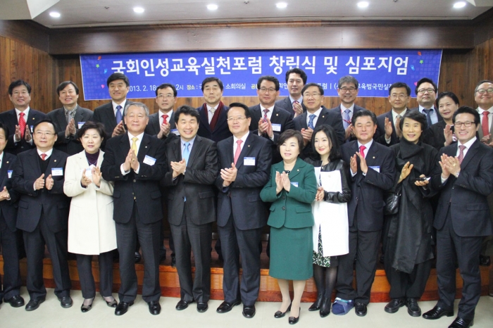 어느 불온한 시선_사진1.JPG