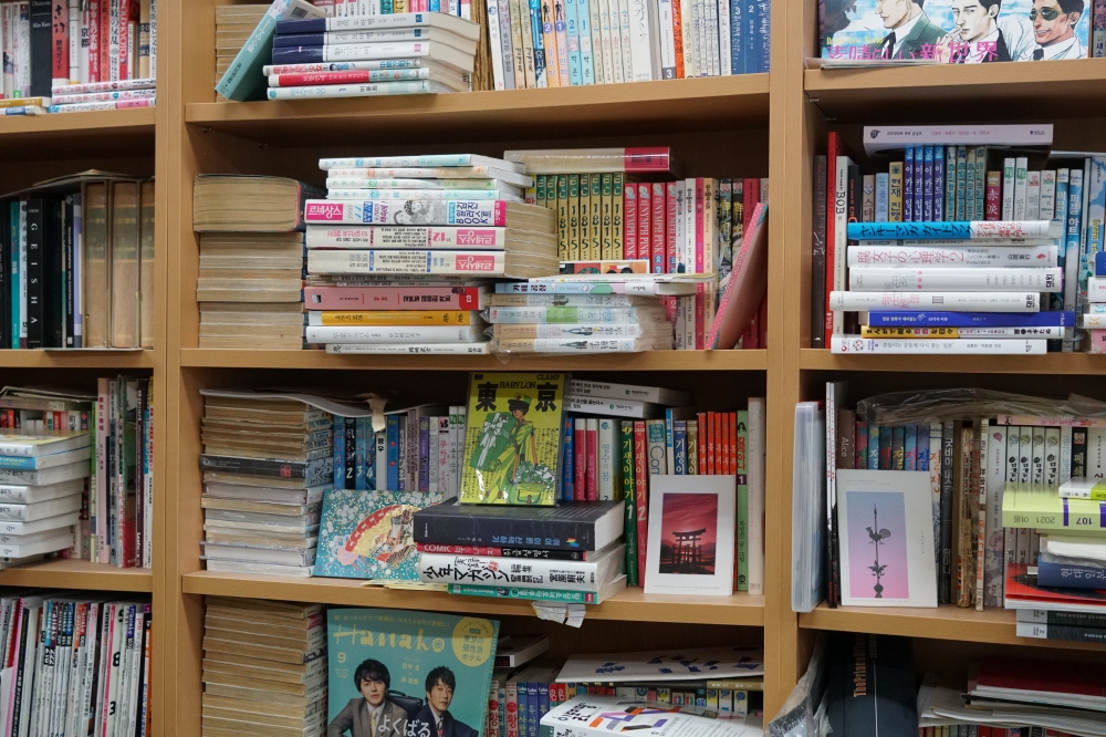 사진1_책장사진.jpg
