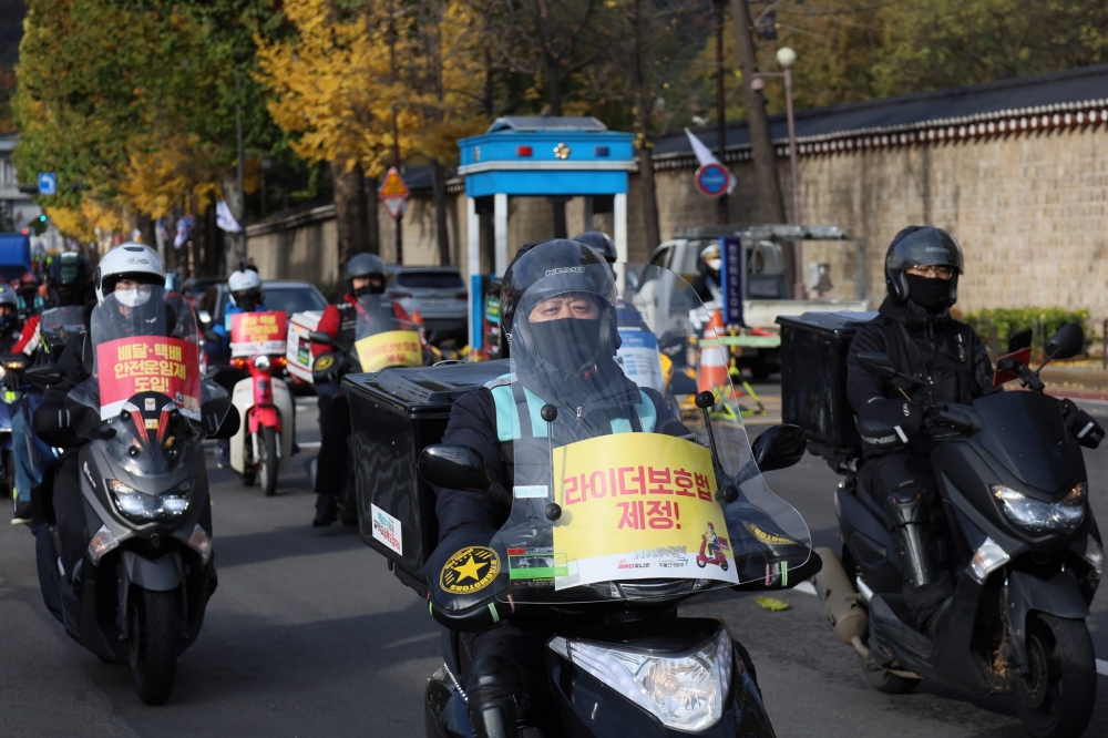 사진3_라이더보호법 제정 행진.jpg
