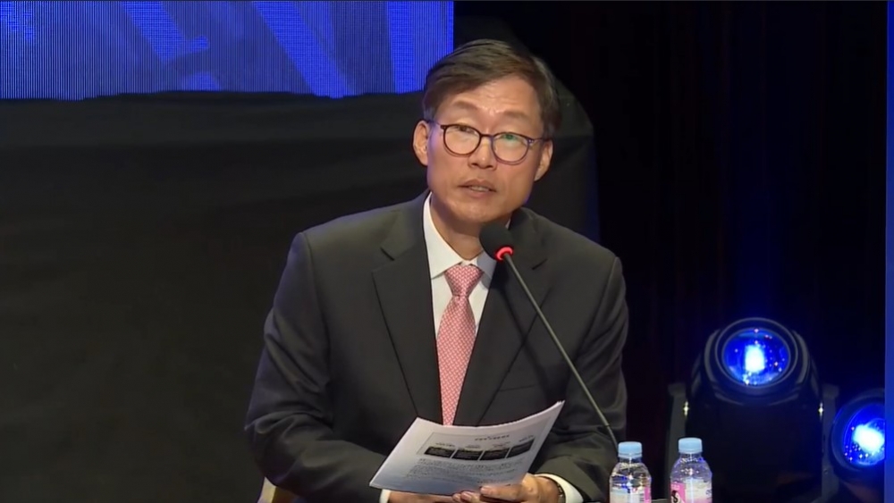 사진 설명 시작. 남익현 총장예비후보자가 소견을 발표하고 있다. 사진 설명 끝.