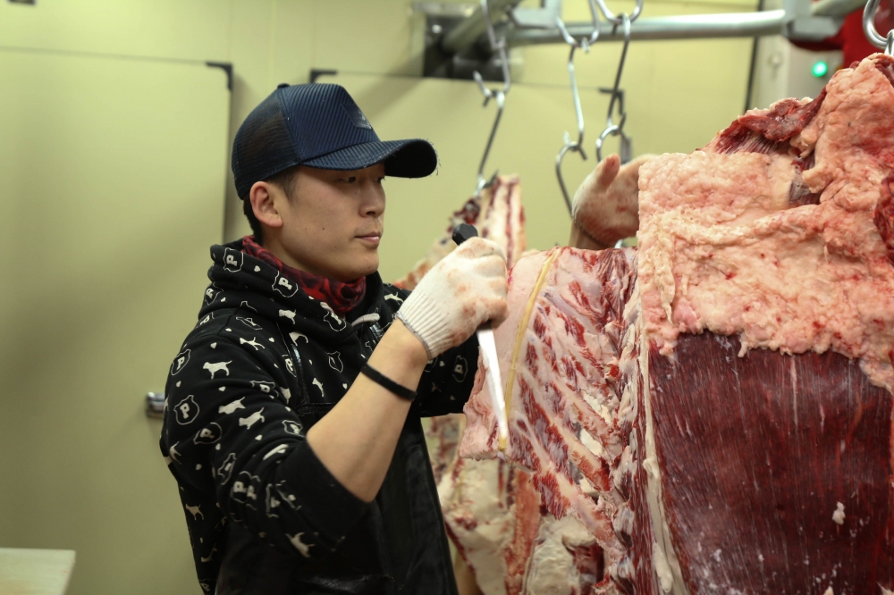 마장동에서 일한지 20년이 거의 다 되어가는 이영호 씨.jpg