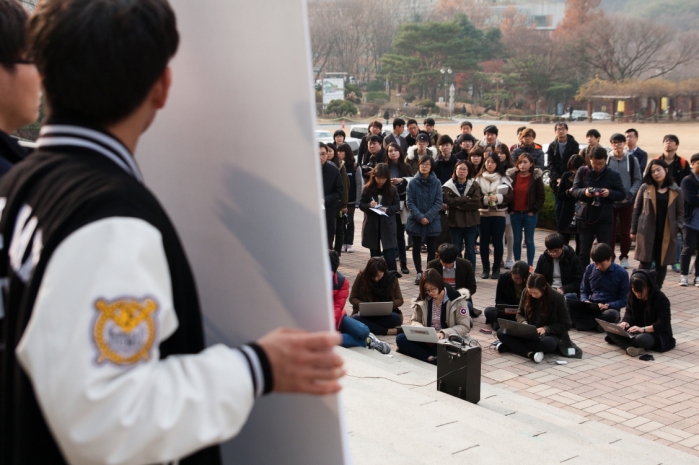 500기자회견이 열린 본부 앞에는 수많은 기자들이 운집했다. ⓒ최영권 기자.jpg