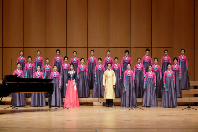 크기변환_사진 2 - 수원시여성합창단의 정기공연.JPG