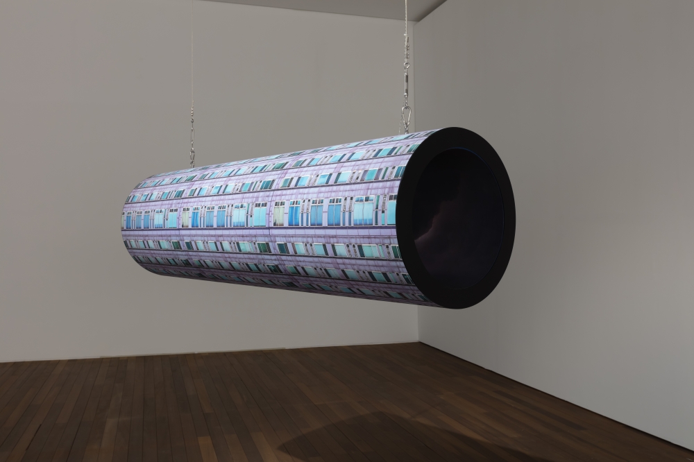 사진설명 시작. 민진영 작가의